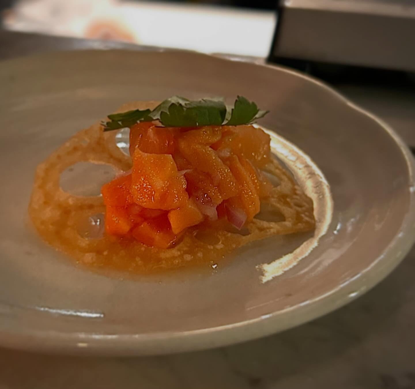 Stop by this week to try our delectable salmon tartare! A fresh and citrusy bite mixed with persimmons, shallots over a crispy lotus root, and garnished with yuzu and cilantro😋