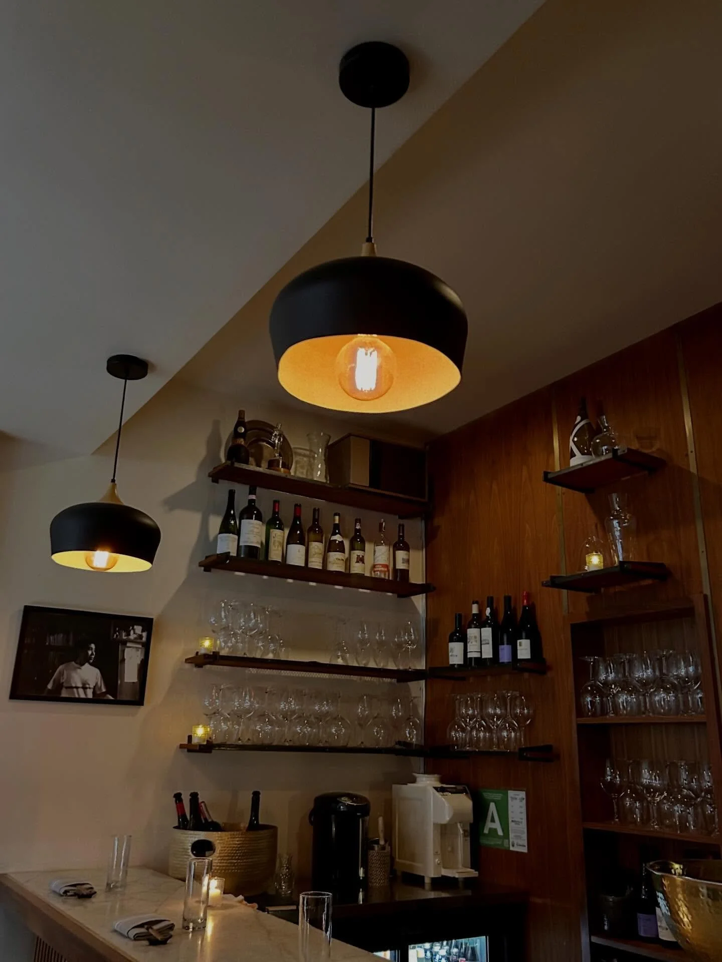 Come join us for this gray Tuesday🥰! We promise to brighten up your day!
Our wine bar pictured above😉

#winebar #sushi #omakase #shermanoaks #dinnerplans