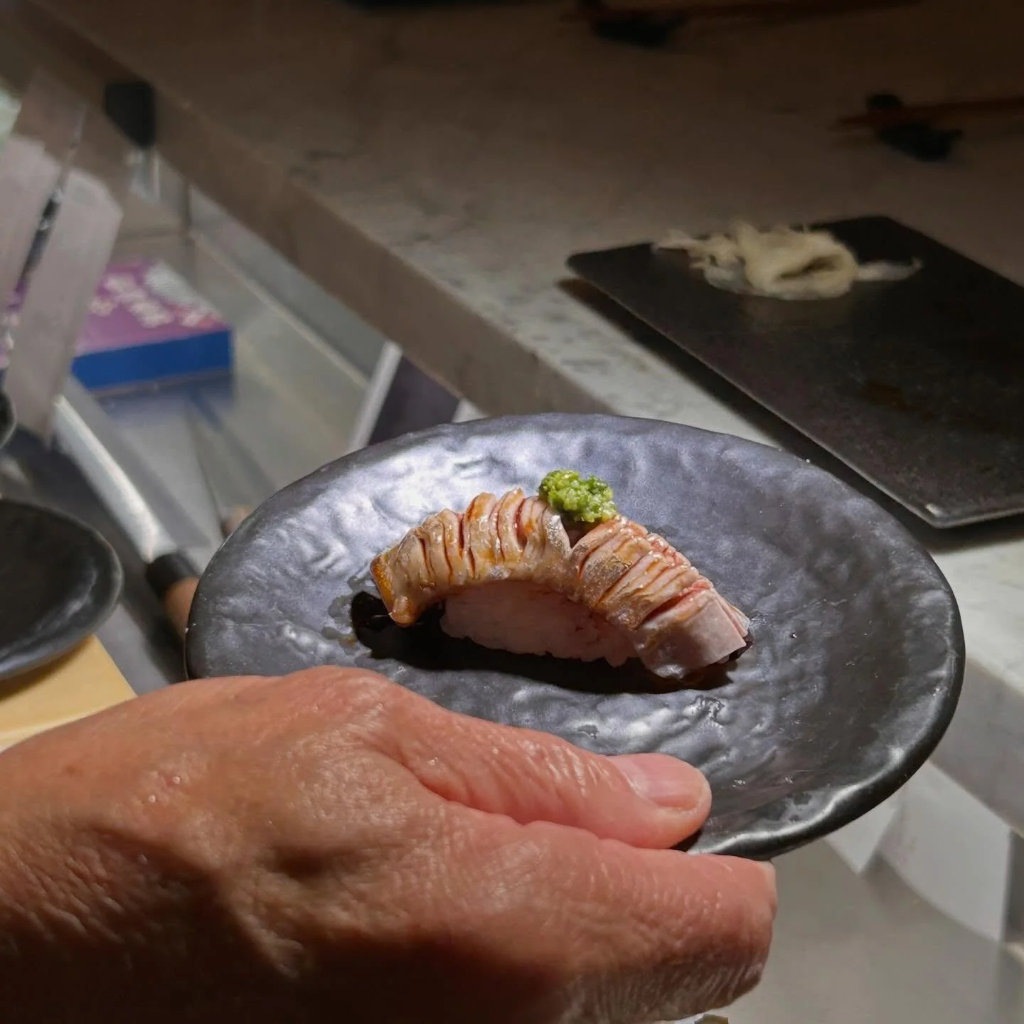 Here comes the very special sardine! Also known as Iwashi, this delicate bite is often seen in the omakase.

#sushi #sardine #omakase #dinnerplans #dinner