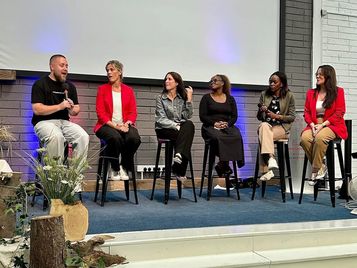 We work alongside evangelists from around Ireland, UK and beyond to teach, train and equip everyday believers to share the gospel.