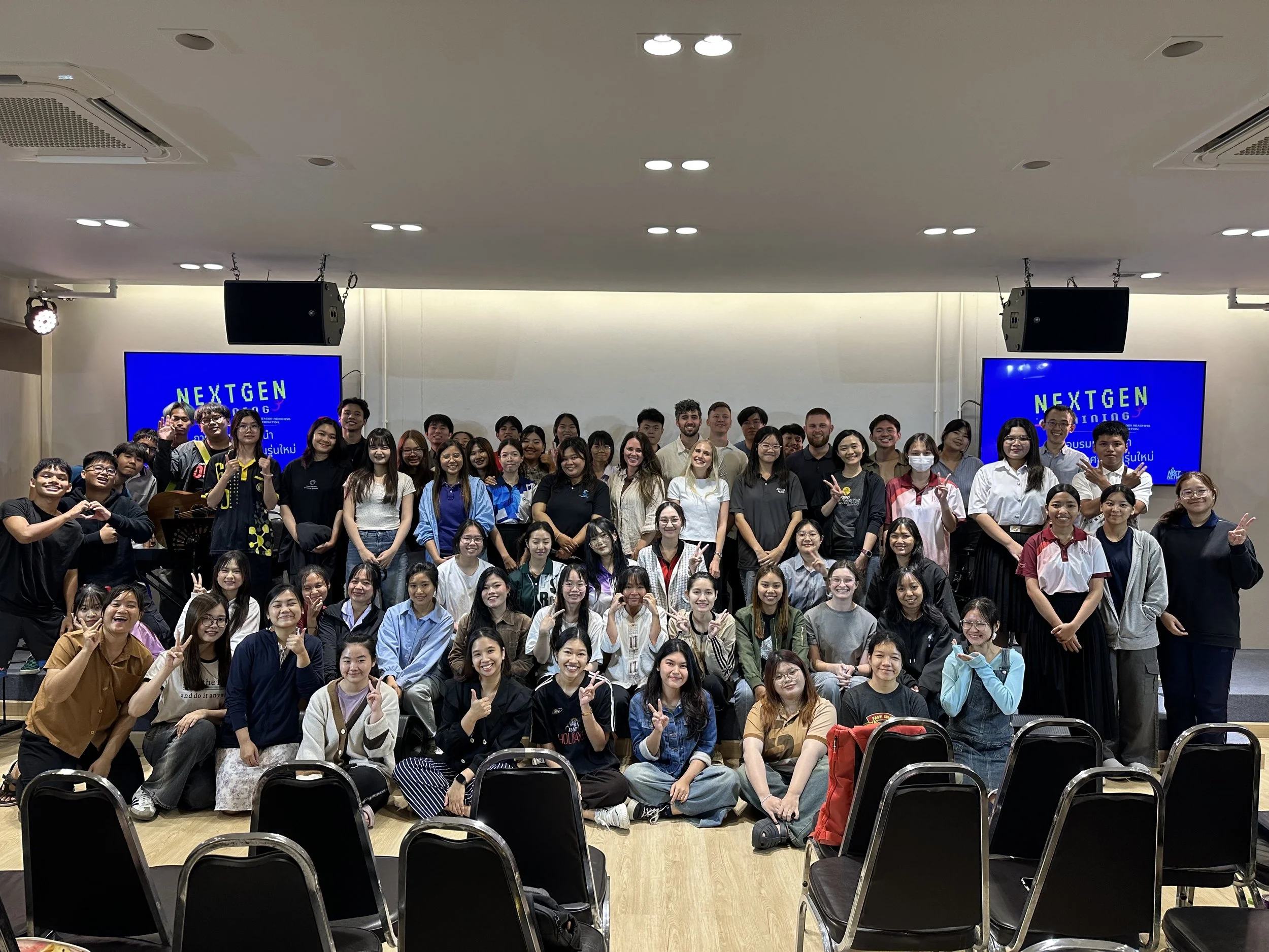 Youth evangelism training - training youth & youth leaders in Thailand how to share the gospel 