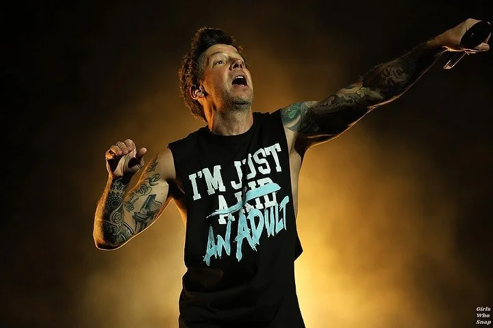 @simpleplan delivers an evening of beautiful lake-side pop-punk nostalgia at @huntingtonbankpavilion!

Concert review and photos by Colette Custin Bevard live now at girlswhosnap.com

#simpleplan #pierrebouvier #poppunksnotdead #poppunkmusic #poppunk
