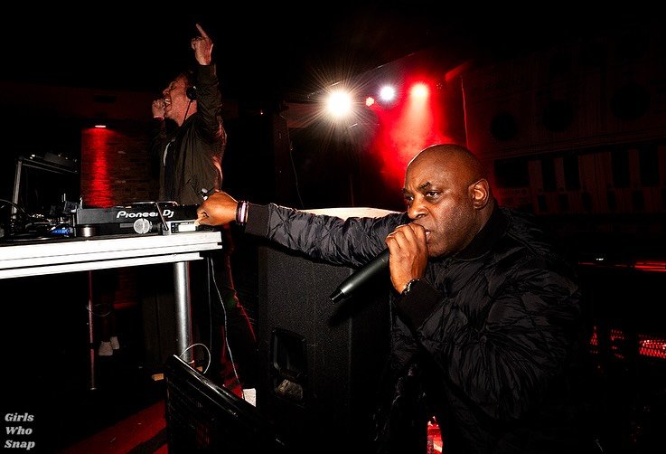 Chicago DJ Stalwarts @viva.acid Shape the Electronic Scene at @avondalemusichall 🎧

Photo gallery and show review by @lori_sapio_photographer up now at girlswhosnap.com!

#vivaacid #djslugo #mcquestionmark #photek #dj #chicagodjs #chicagodj #electro