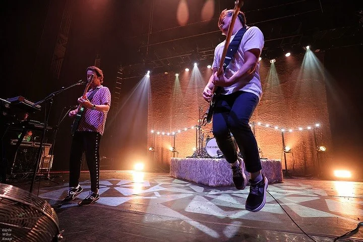 @wombatsofficial rocked a furry stage at their sold-out show this past weekend at @thevicchicago 🐻

Gallery and show review coming soon to girlswhosnap.com!

Photos by @colettecustinphoto 

#thewombats #wombatsband #ohtheoceantour #chicagomusic #con