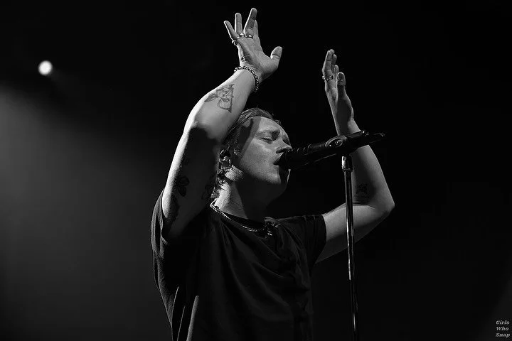 The dreamy @onlythepoets at @thevicchicago 🩵

Photos by @colettecustinphoto 

#onlythepoets #onlythepoetsuk #chicagomusic #victheatre #altrock #indierockband #concertphotography #canonphotography #girlswhosnap