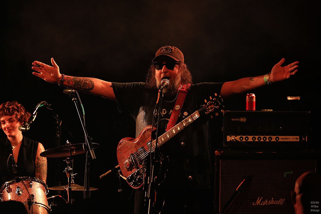 All hail @kingtuffy! 👑

Our review and gallery of his MOO tour stop at @lincolnhallchi is live now at girlswhosnap.com 

#kingtuff #garagerock #lincolnhall #concertphotography
