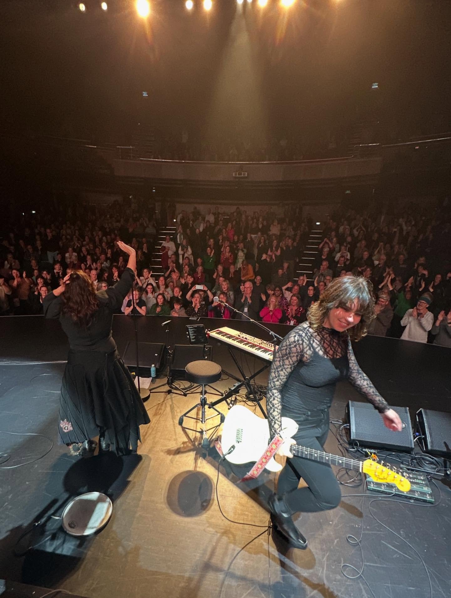 Thanks for bringing it last night ALBURY Victoria &hearts;️✨ @alburyentertainmentcentre 

Gig 9 or 26 #AustralianMadeTour2025 #40yearsontheroad #livemusic #ozmusic #regionaltouring @hartsmusic @kathleen.halloran.music #feelinglikeemojis 

Next stop F