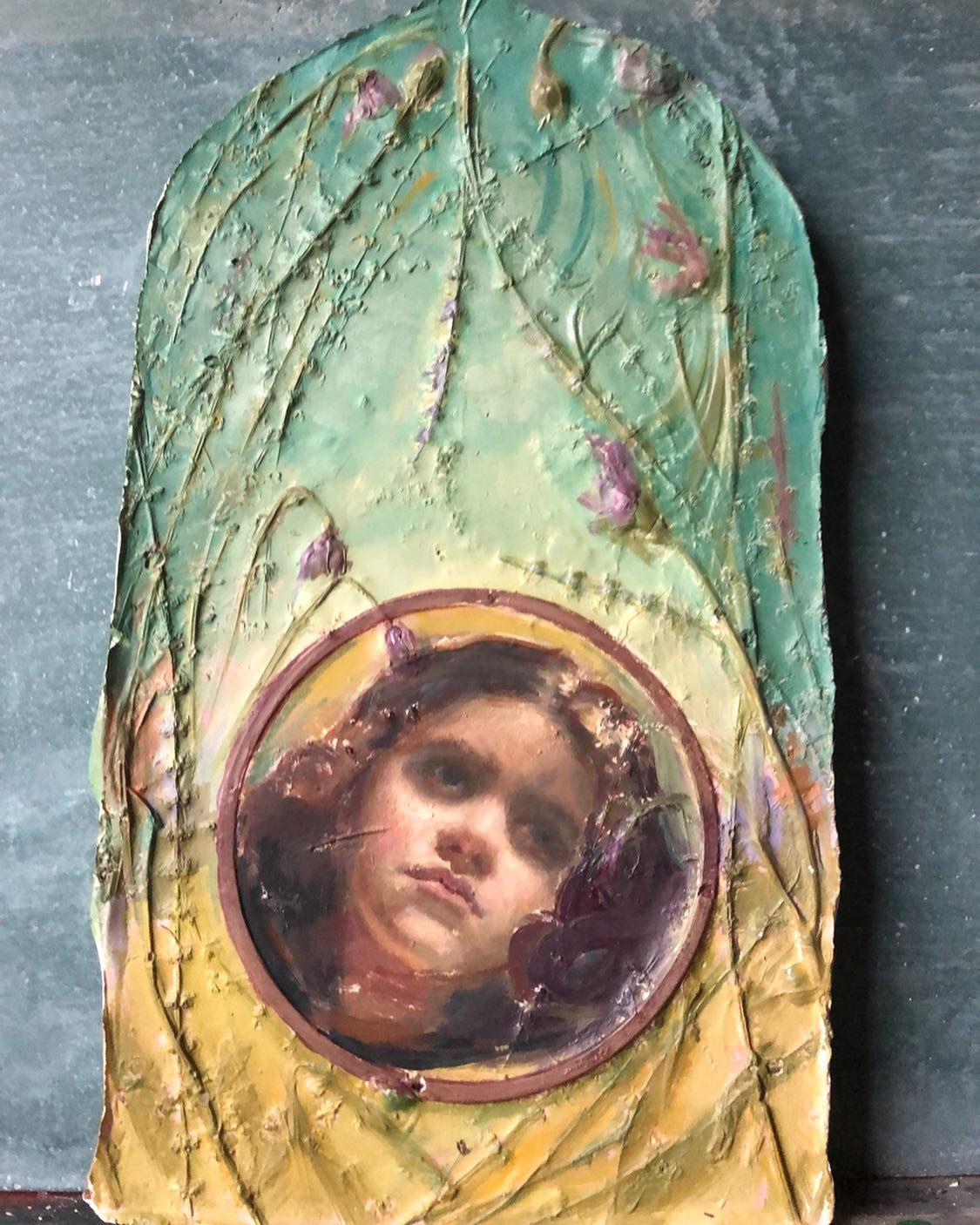 Oil on flower casted plaster

#realism #potraitpainting #plasterart