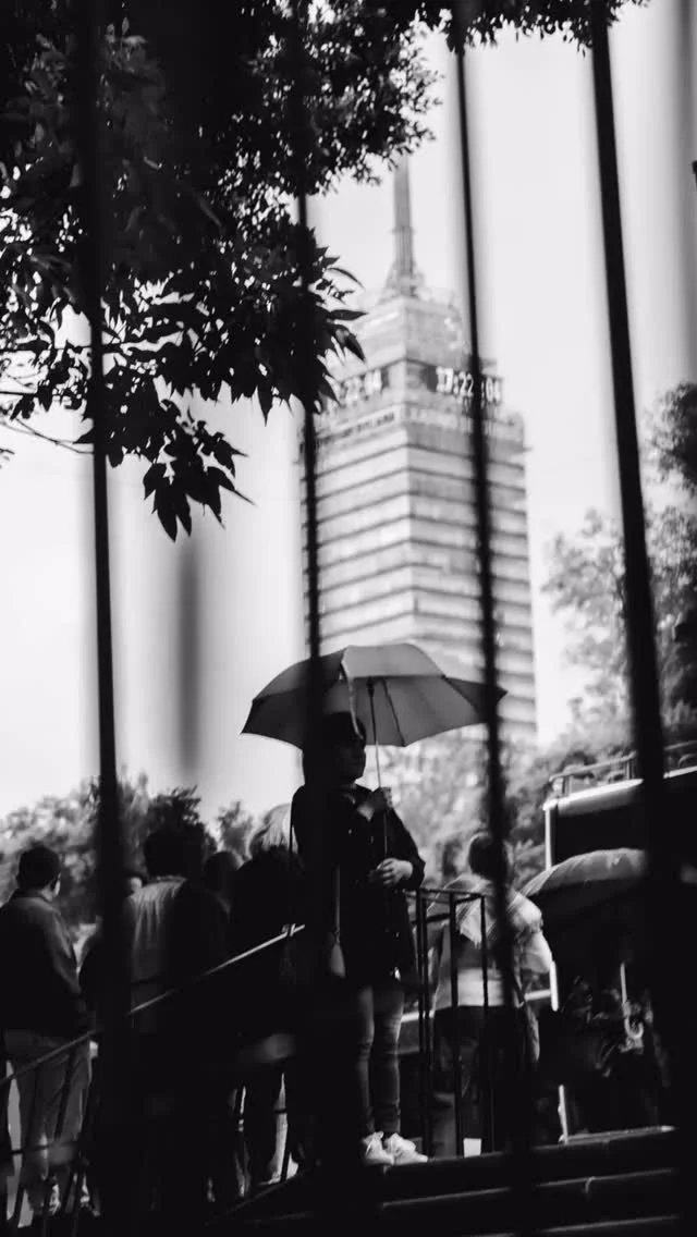 Street foto en CDMX.
#fotodecalle #fotografíacallejera #canon #streetphotography #streetphotos #cdmx #fotografamexicana