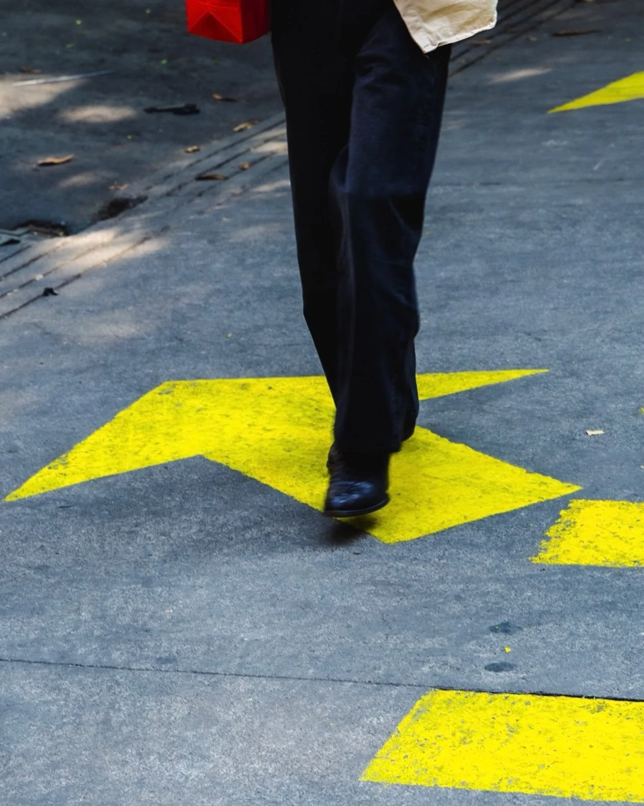 Roma Norte&hellip;
2026.

#canon #canonr8 #fotodecalle #mexico #streetphotography