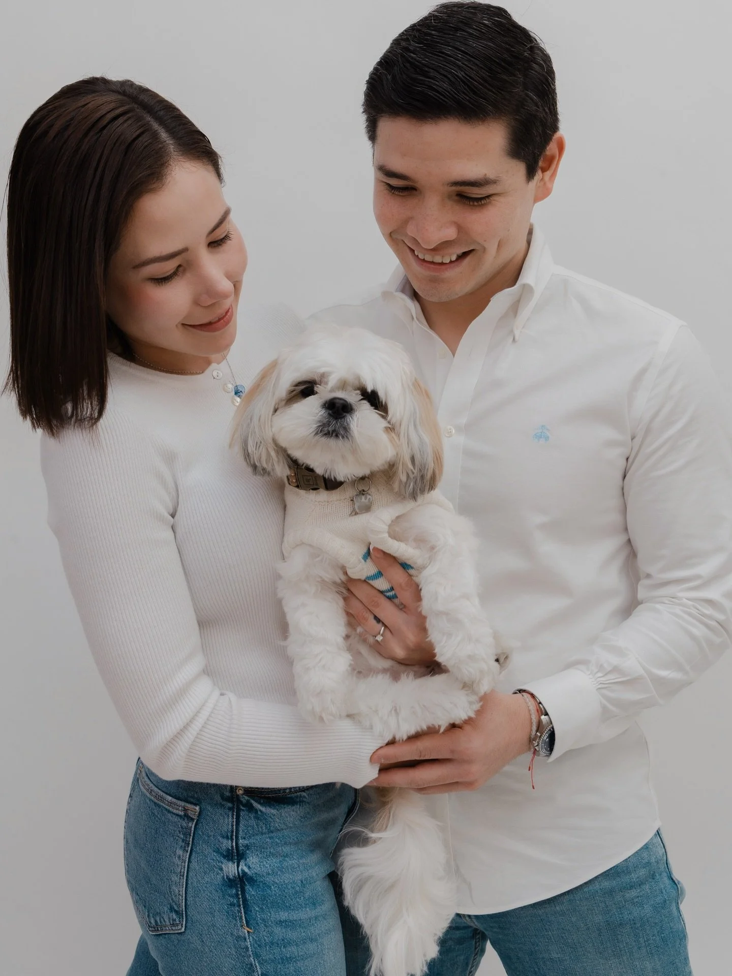Sesi&oacute;n pareja y 🐶🤍 en estudio.