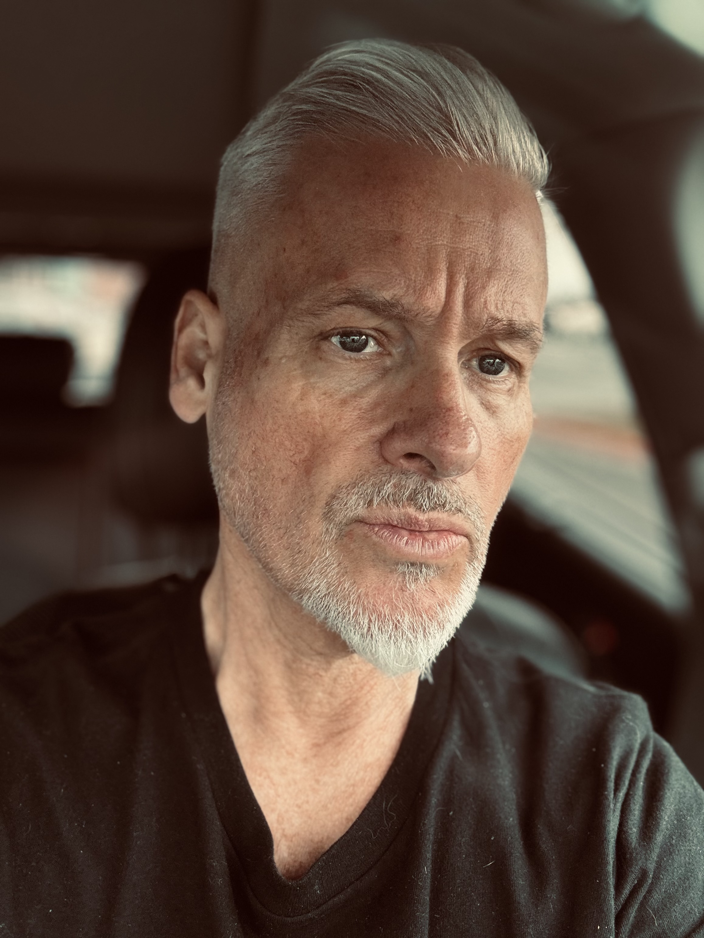 Rob Diamond Headshot.png