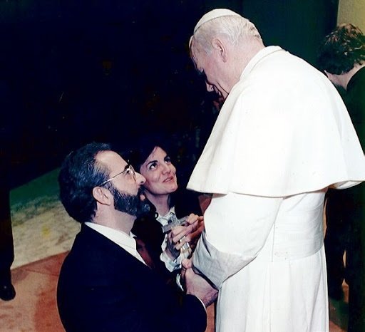 Presidente con San Juan Pablo II.jpg