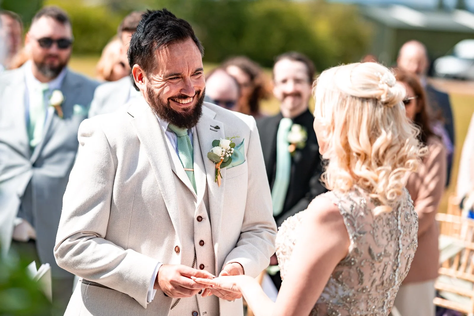 outside-wedding-ceremony-at-peak-edge