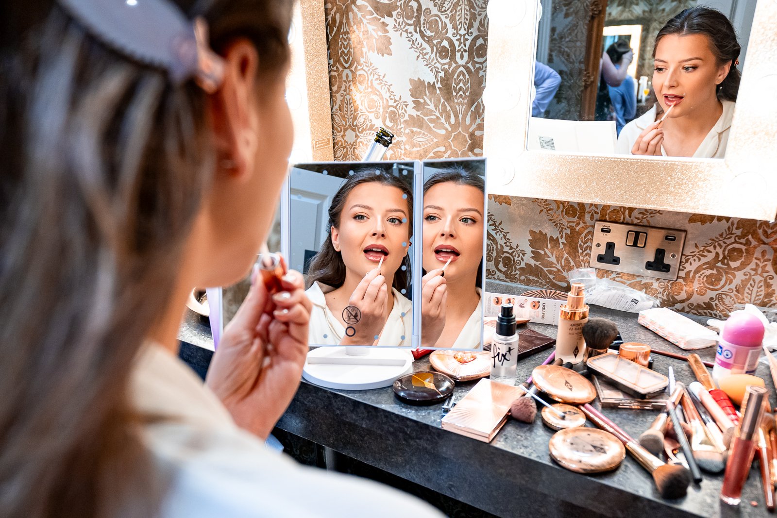 Bridal-prep-at-chesterfield-wedding