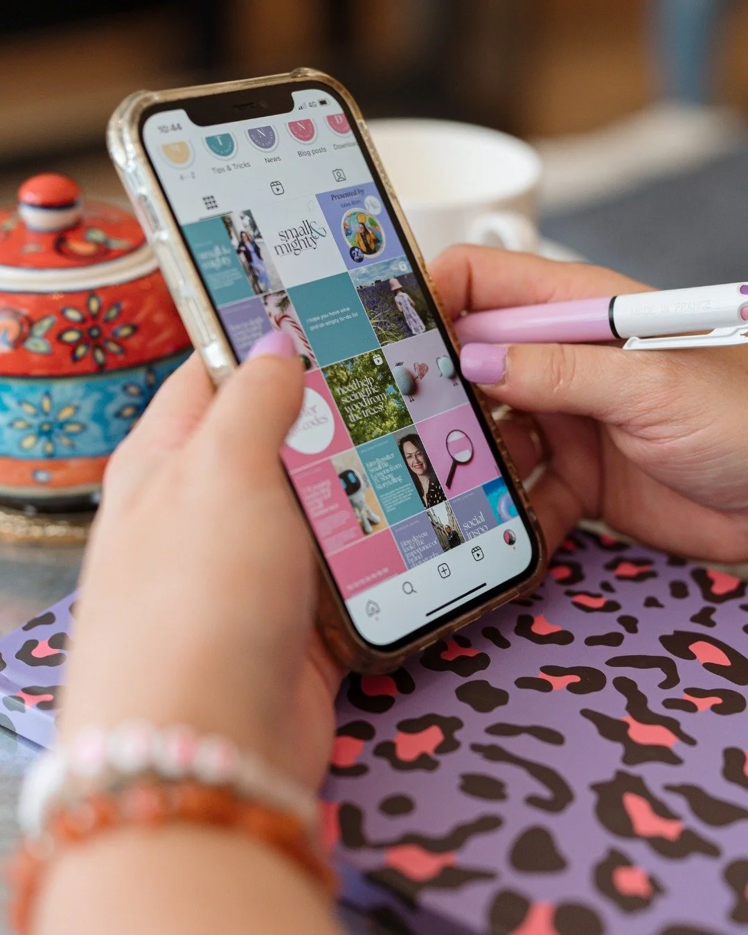 So as a Marketing nerd I know I should be team "let's live online" BUT social media can feel overwhelming at times, with endless notifications and the pressure to stay connected 24/7. It can even trigger a fight-or-flight response. 😬
But