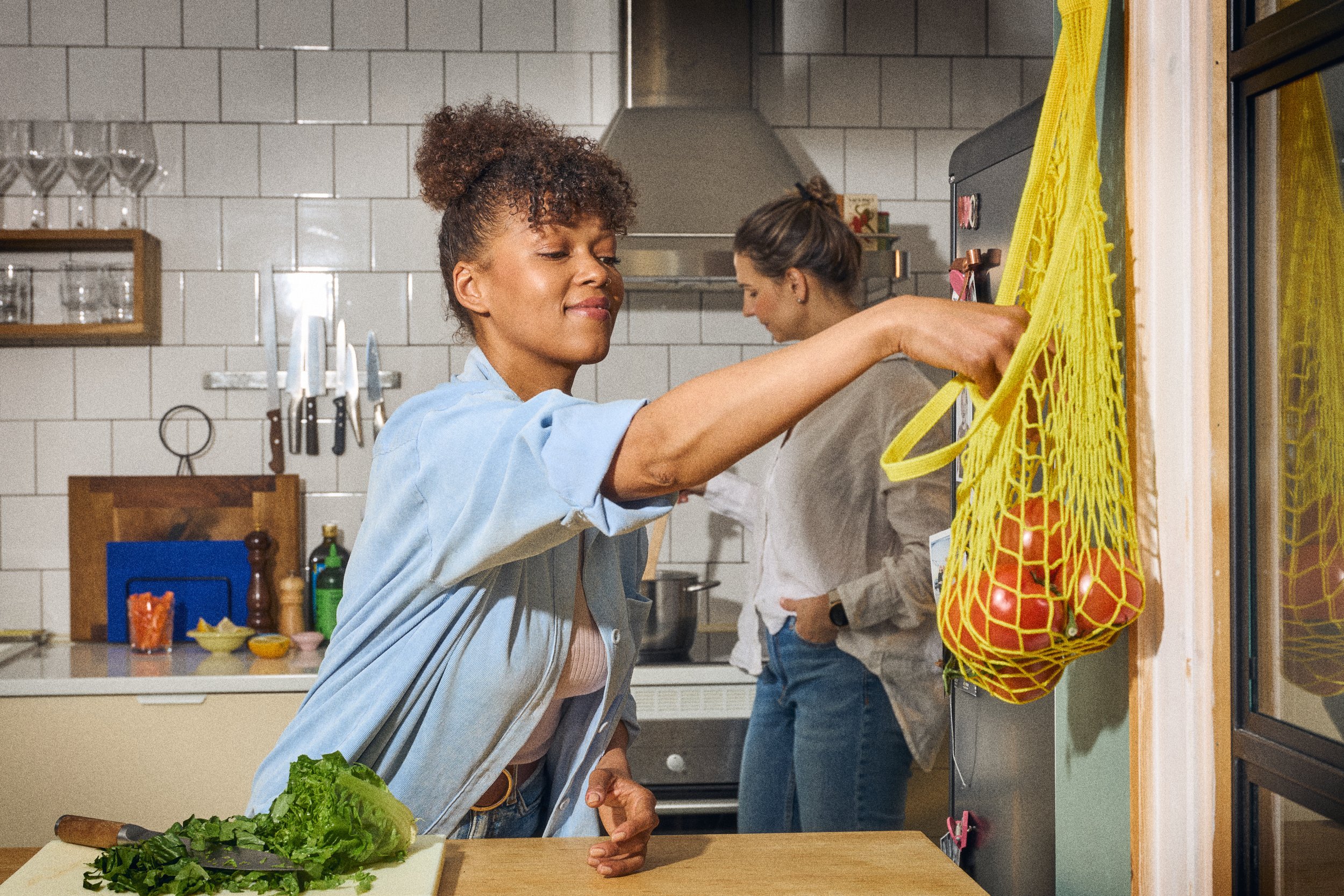 Brand_Photo_friends_in_the_kitchen 33.jpg