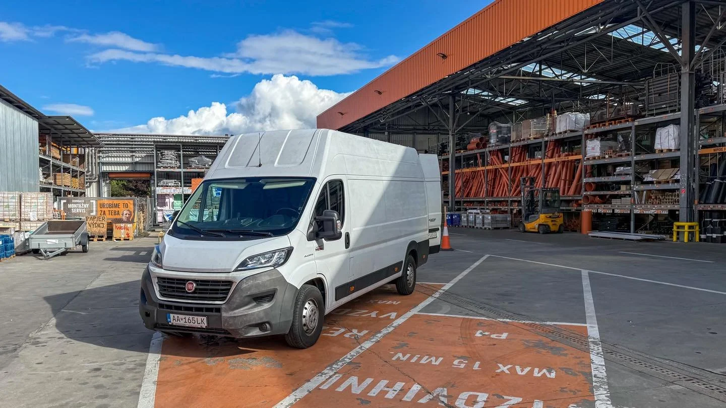 🚐 Potrebujete doviezť stavebný materiál, nábytok alebo objemný náklad?
S našimi dodávkami to vyriešite rýchlo a pohodlne!
✅ Dodávky do 3,5 tony – ideálne aj na v&aum