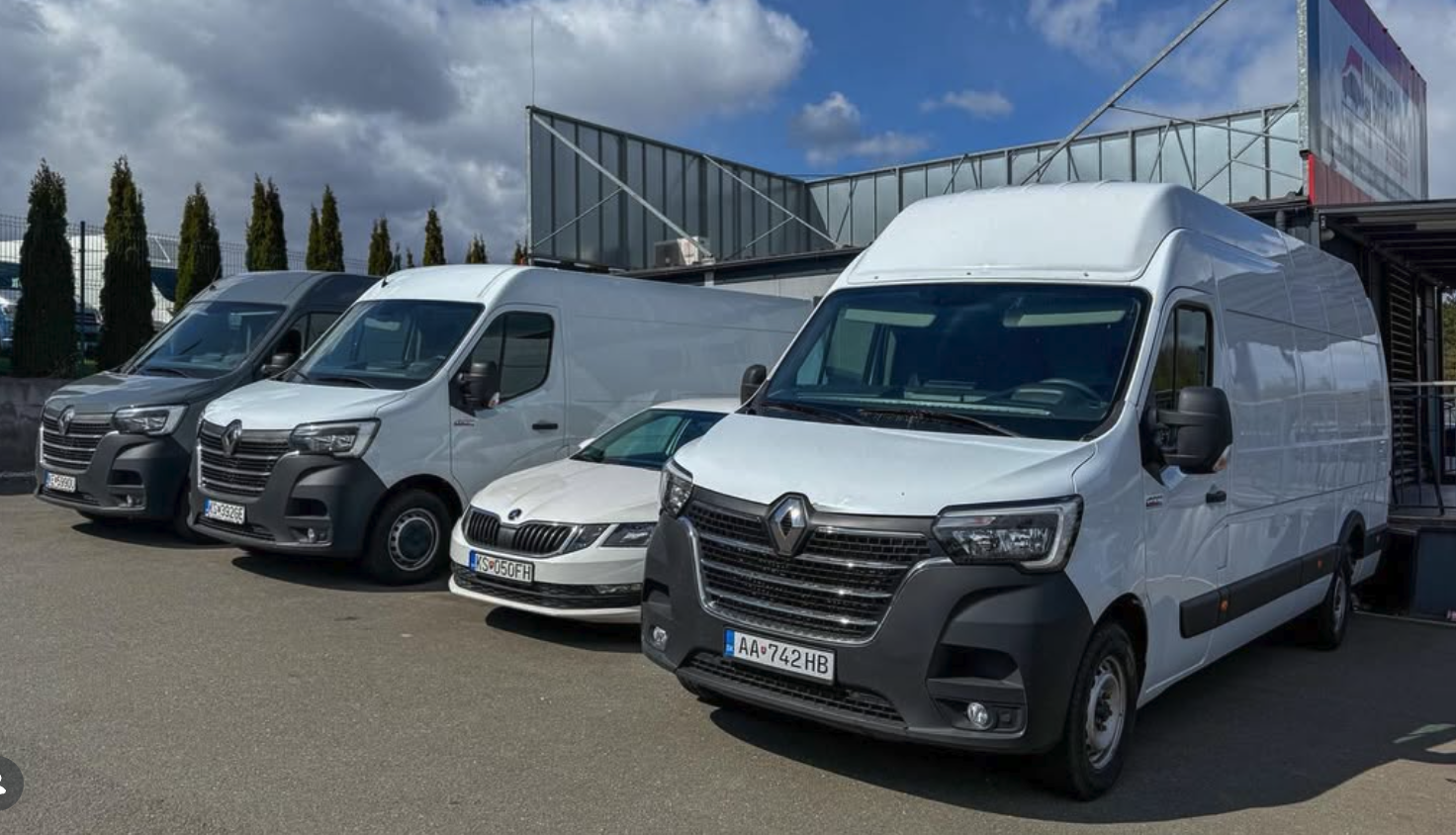 Potrebujete spoľahlivú dodávku alebo osobné vozidlo na prenájom?  V Autá Košice máme pre vás pripravený široký výber úžitkových aj osobných vozidiel, ktoré sú ihneď k dispozícii.