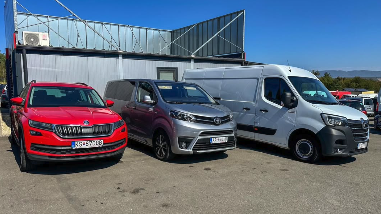 Osobné vozidlá, dodávky aj mikrobusy na prenájom.