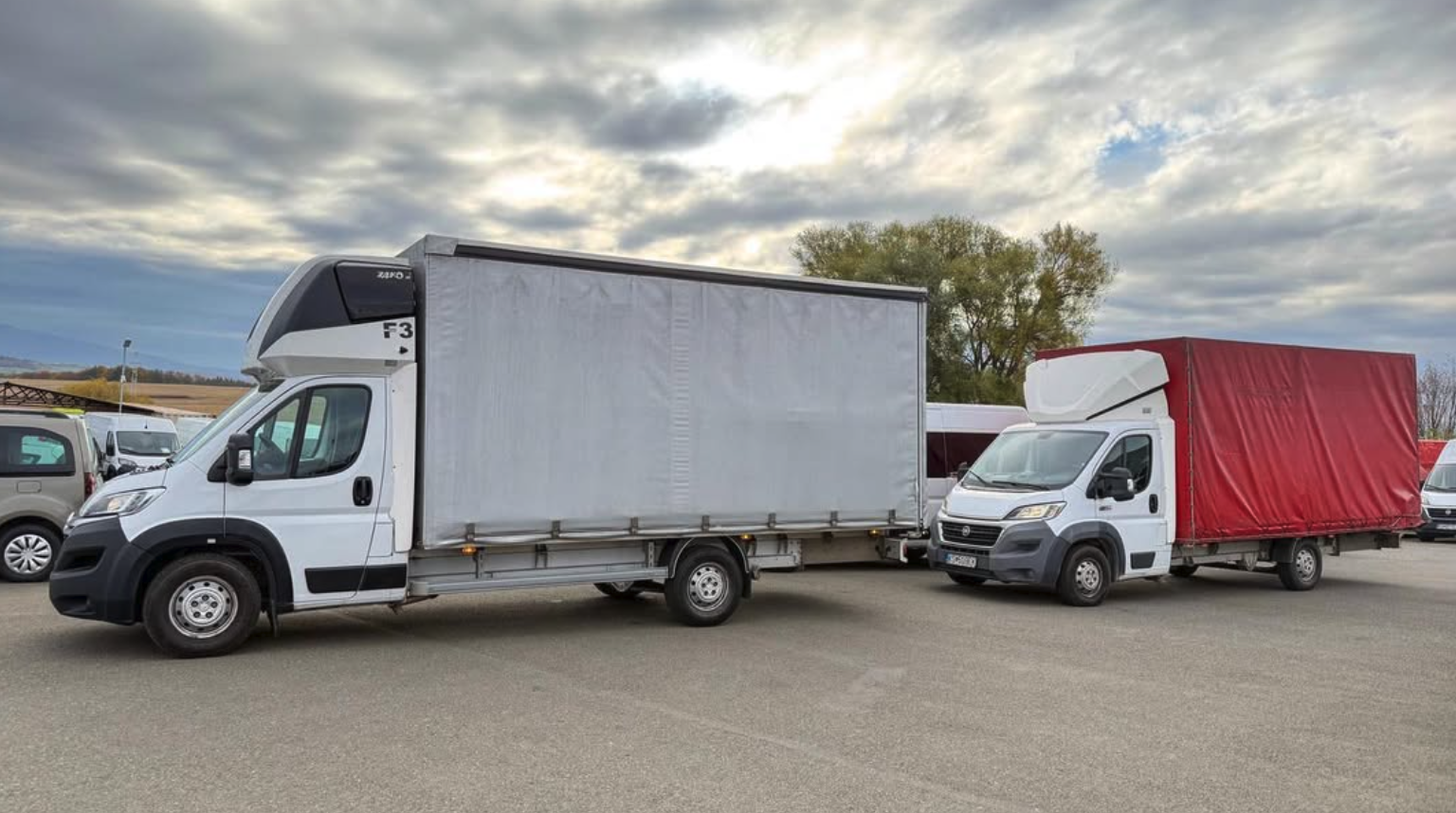 🚛 Prenajmeme aj tie najväčšie valníky – bez starostí a stále na klasický vodičák! Či už potrebujete odviezť materiál, nábytok alebo tovar, máme pre vás pripravené aj tie najväčšie valníky s plachtou – spoľahlivé, priestranné a dostupné ihneď.