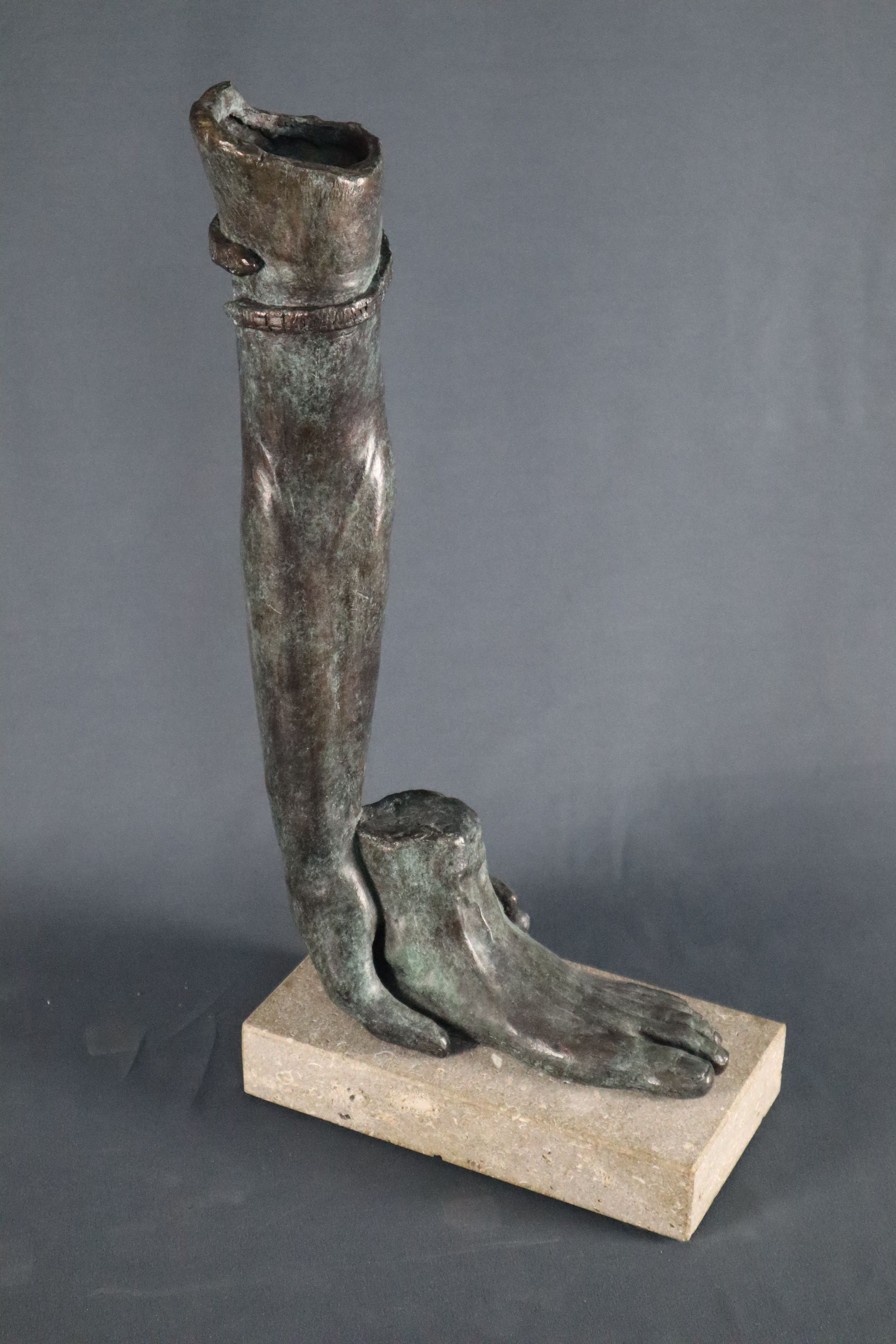 3 LA LÉGENDE DU TALON D'ACHILLE 45x10x21cm 5100€.jpg