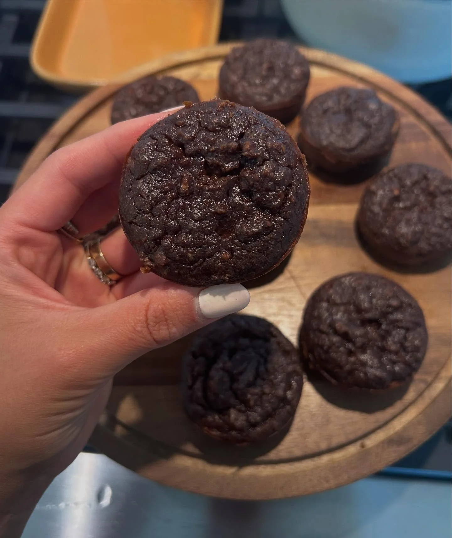 🍫🥒 Chocolate Zucchini Muffins (Gluten-free + naturally sweetened)

Moist, fudgy &amp; secretly veggie-packed!

  Ingredients:
* 2 cups almond flour 
* &frac12; cup cocoa powder 
* &frac12; tsp sea salt 
* 1 tsp baking soda
* &frac14; cup extra virg