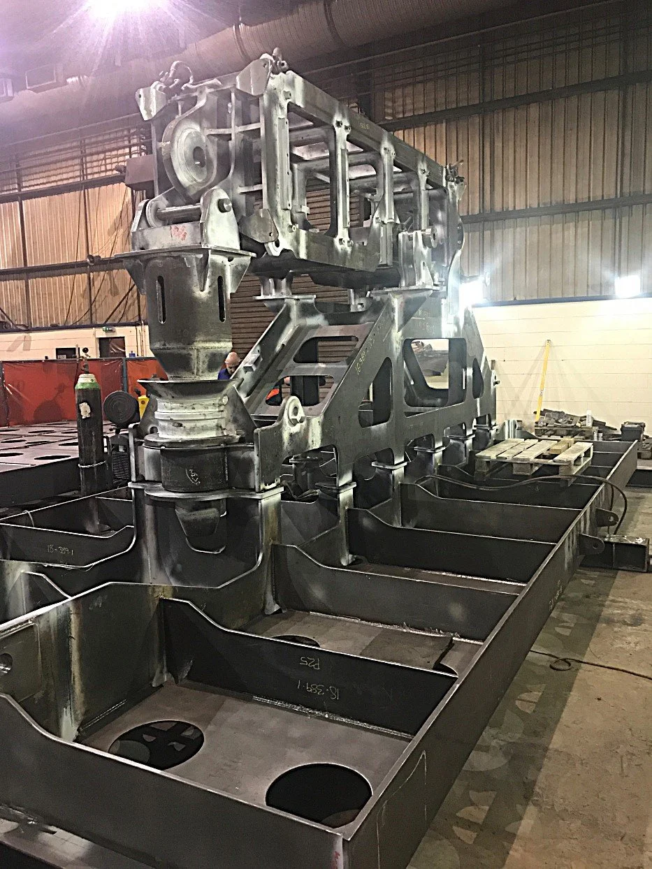 Subsea tree and mud mat structure