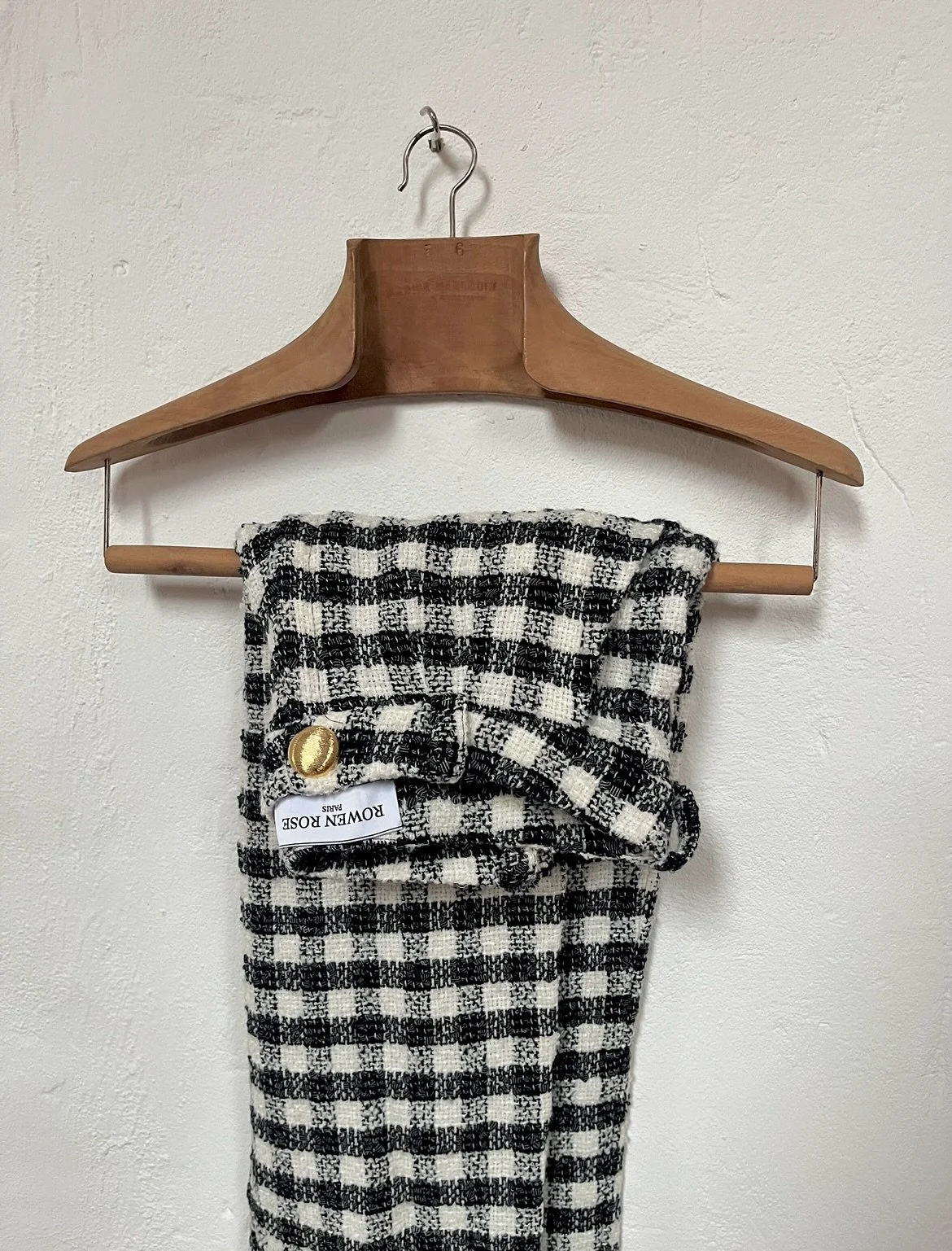 The preloved trousers and the mood behind them 🖤🤍🖤🤍 These stunning @rowenroseofficial checkered tweed trousers are infused with elegance of the past, a playful yet timeless pair to carry you through the seasons 🎀

Arriving this Sunday 09.11.2025