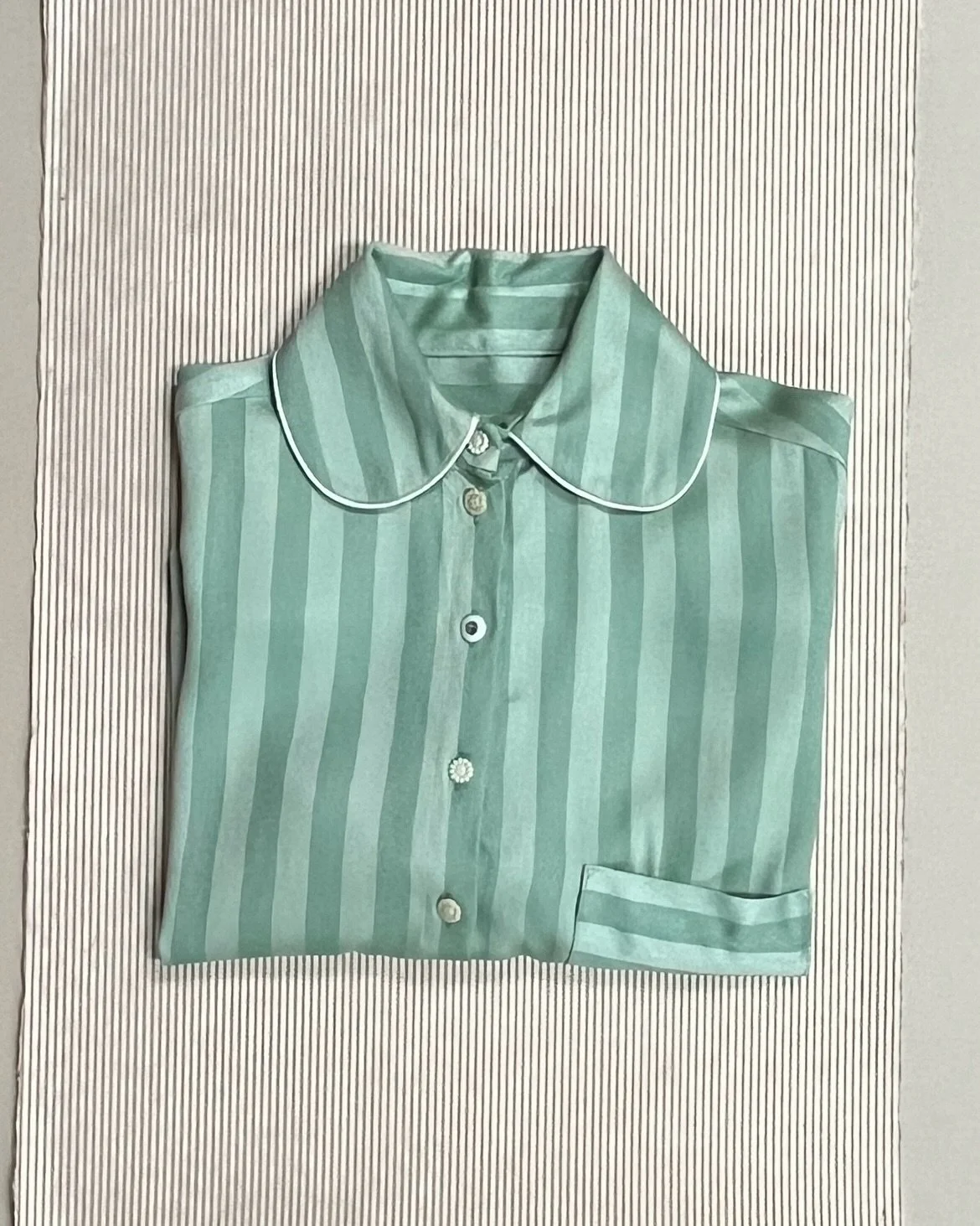 Leaning into the holiday season&hellip; This vintage pyjama set made in a cotton satin lends an elegant air to your lazy mornings and lounging at home 🎀