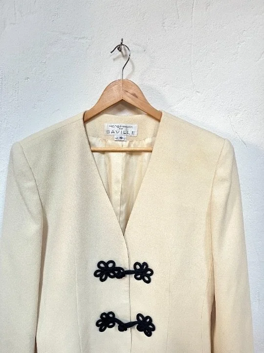 🎀 NEW VINTAGE ARRIVALS 🎀

Find the January drop now live at www.versa-aesthetics.com or via link in bio 🤍