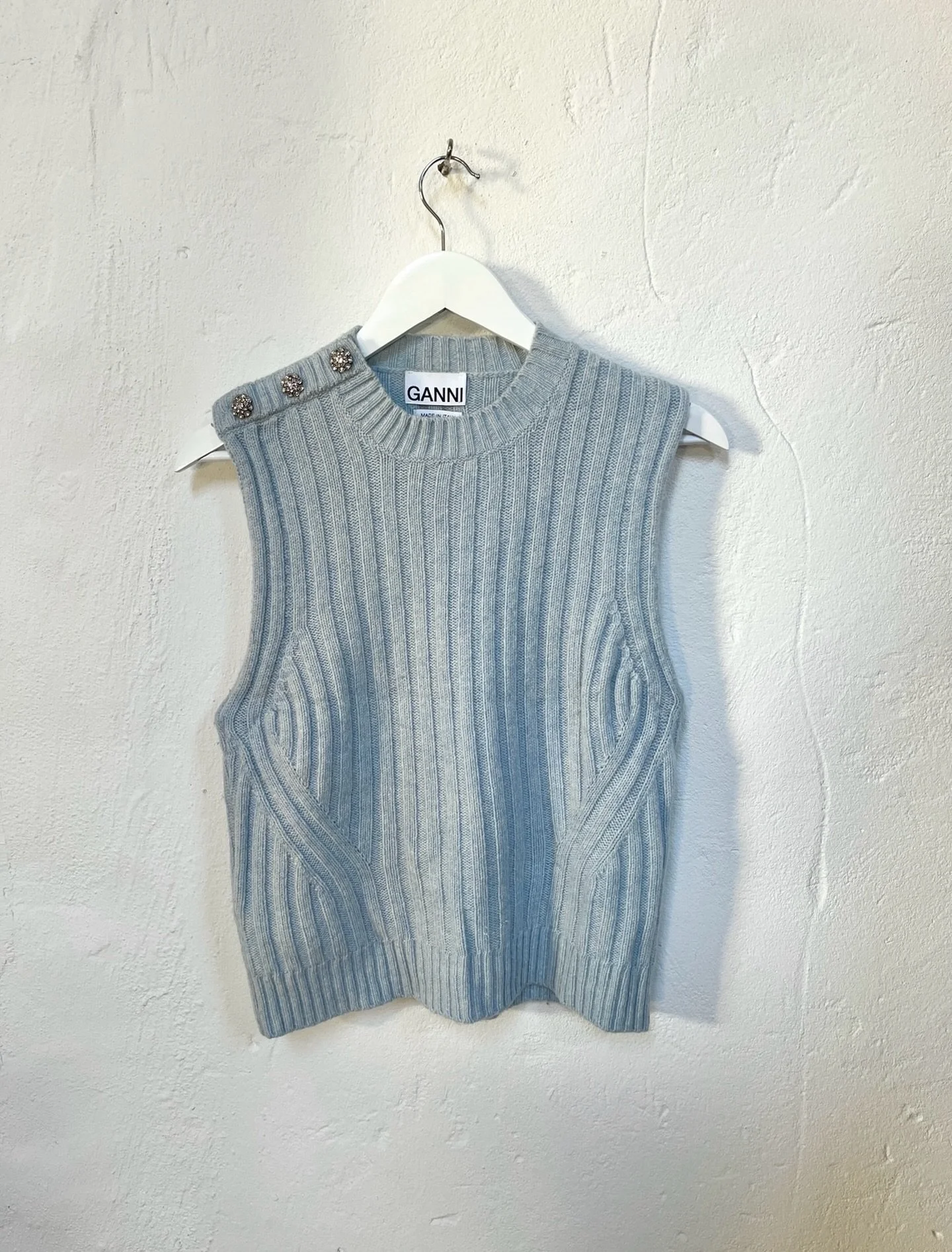Icy blue with a touch of sparkle please 🩵🩵🩵

Preloved GANNI wool vest available at www.versa-aesthetics.com