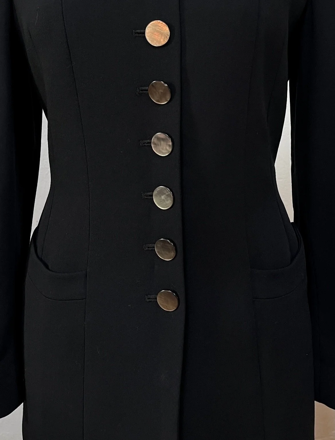 Looking forward to welcome some lighter outerwear in store for spring 🤎🌱🌸

Available 08.03.2026 - sign up to the VERSA newsletter via link in bio for early access.