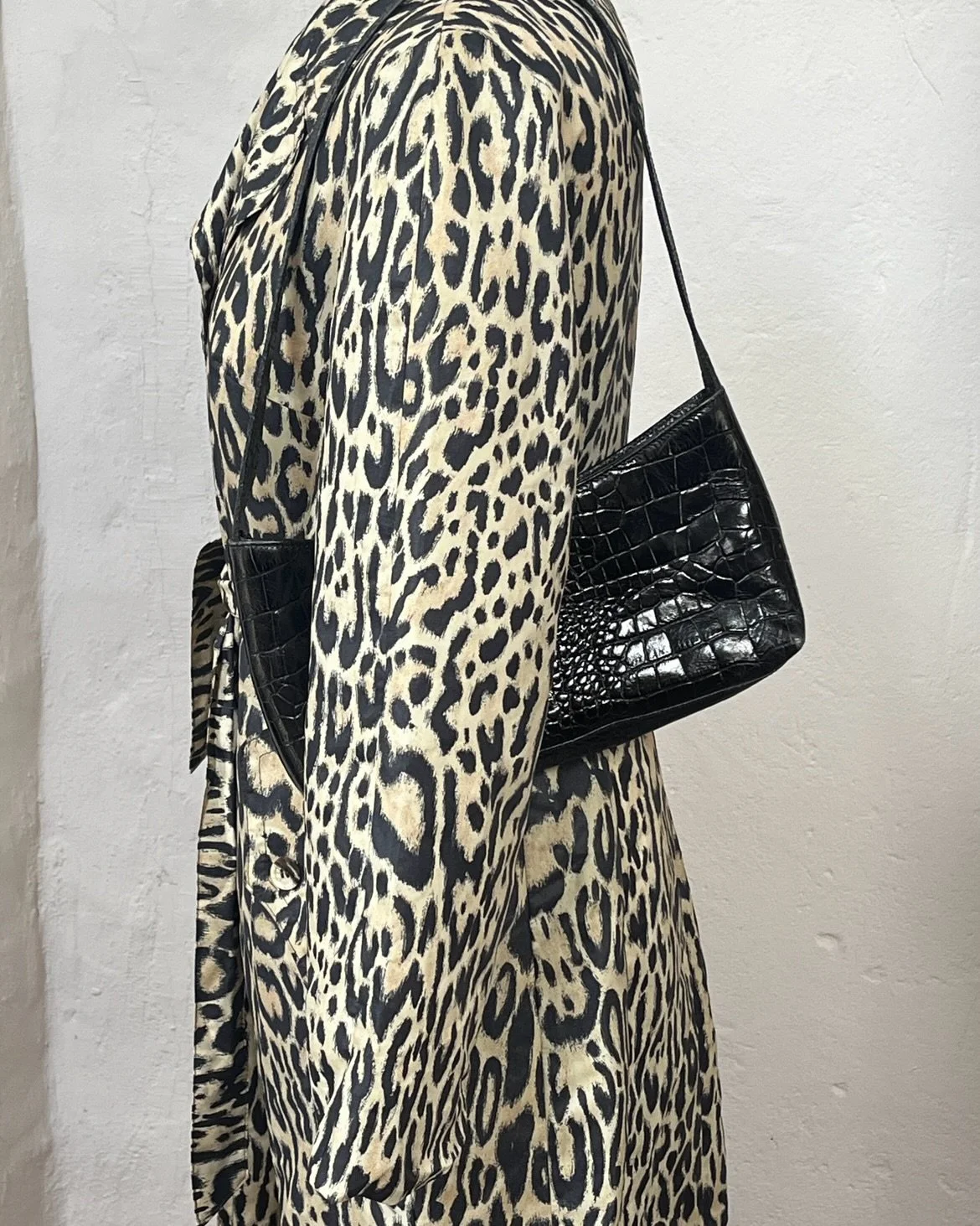 COMING SOON 🌸🌺 A little preview on some of the beauties arriving in the webshop next weekend.

For this drop, I fell in love with red again, with pops of leopard print and croco-effect leather. Leaning into brighter days and pieces for those in-bet