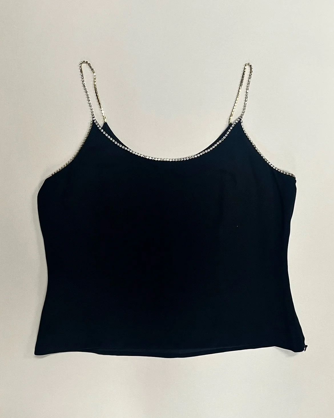 One favourite from the upcoming vintage collection - simple yet so elegant 🖤 

Vintage Genny, made in Italy. Size L