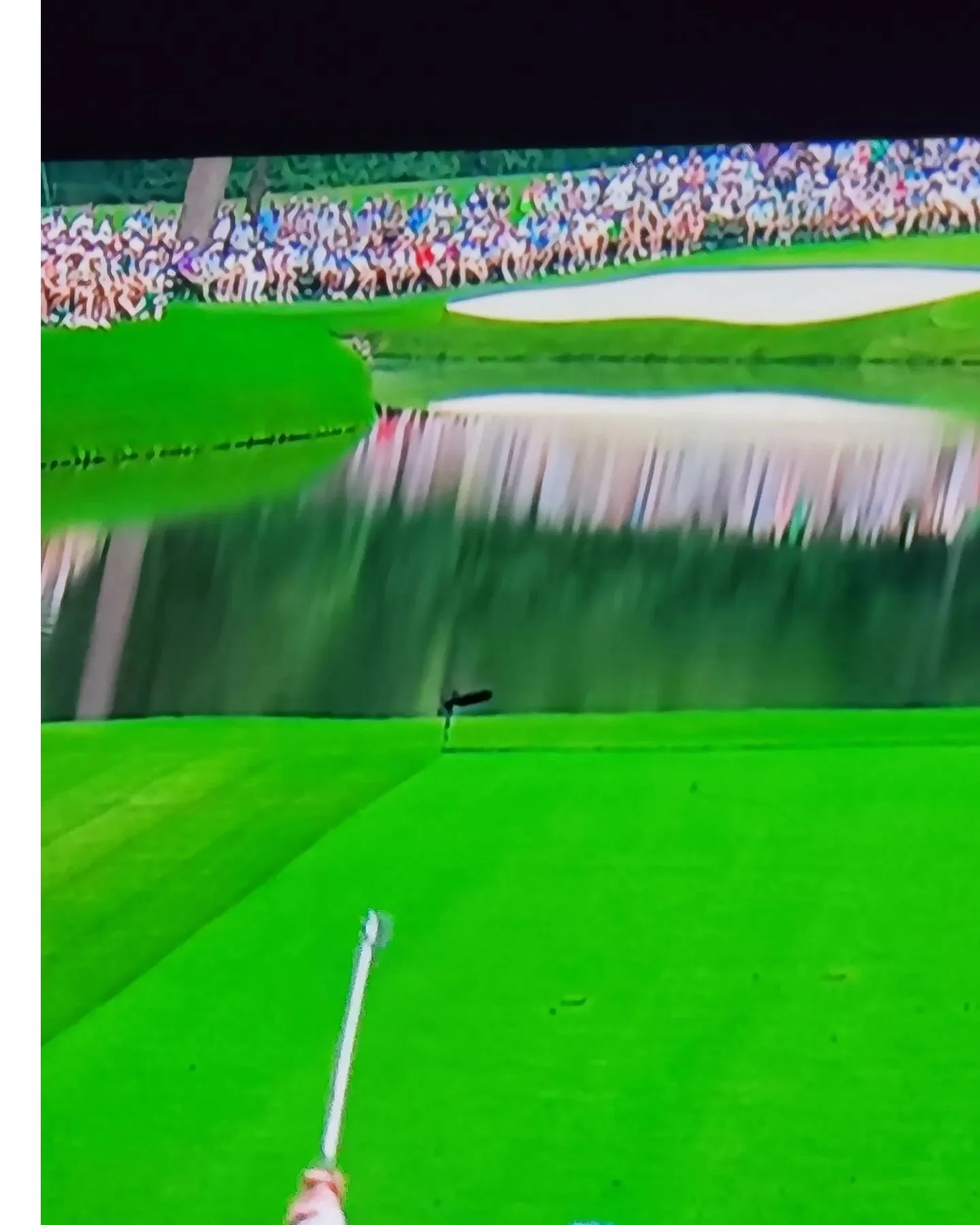 Loving the reflection of the crowd @themasters. Such a breathtaking place. Yes, this course is even more stunning in person. The grounds are magnificent. Hats off to the artists that are the #groundskeeper crew. @reynoldslakeoconee @lakeoconeelife #l