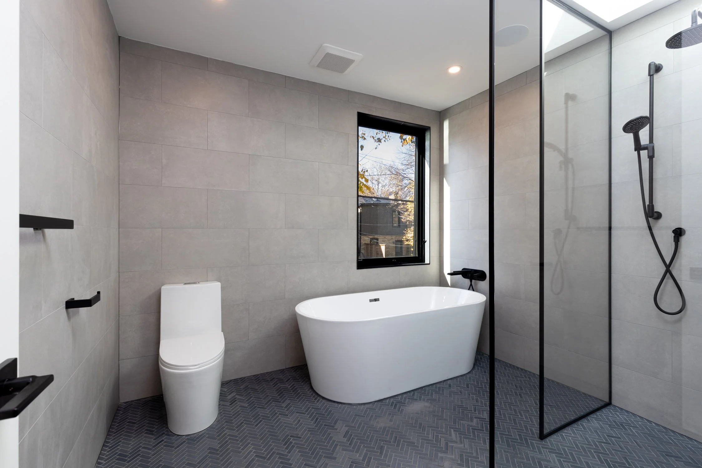 60 Jones ave - Principal EnSuite 1.jpg