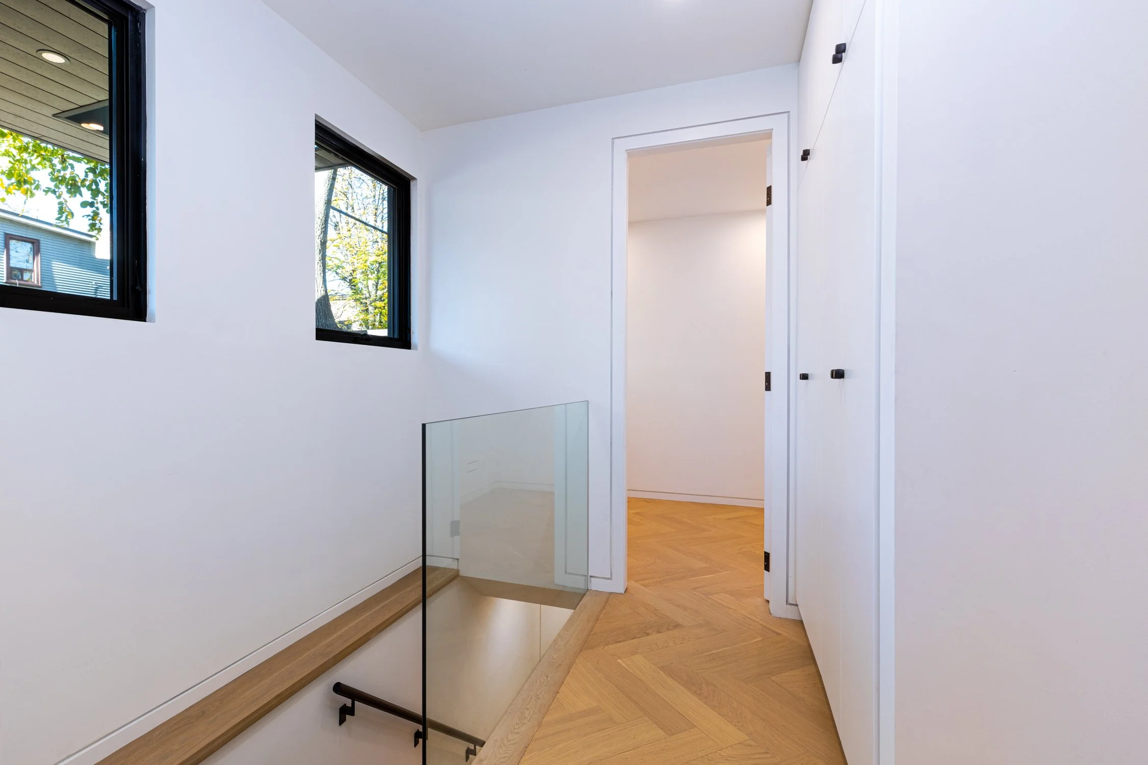 60 Jones ave - Main floor hall.jpg