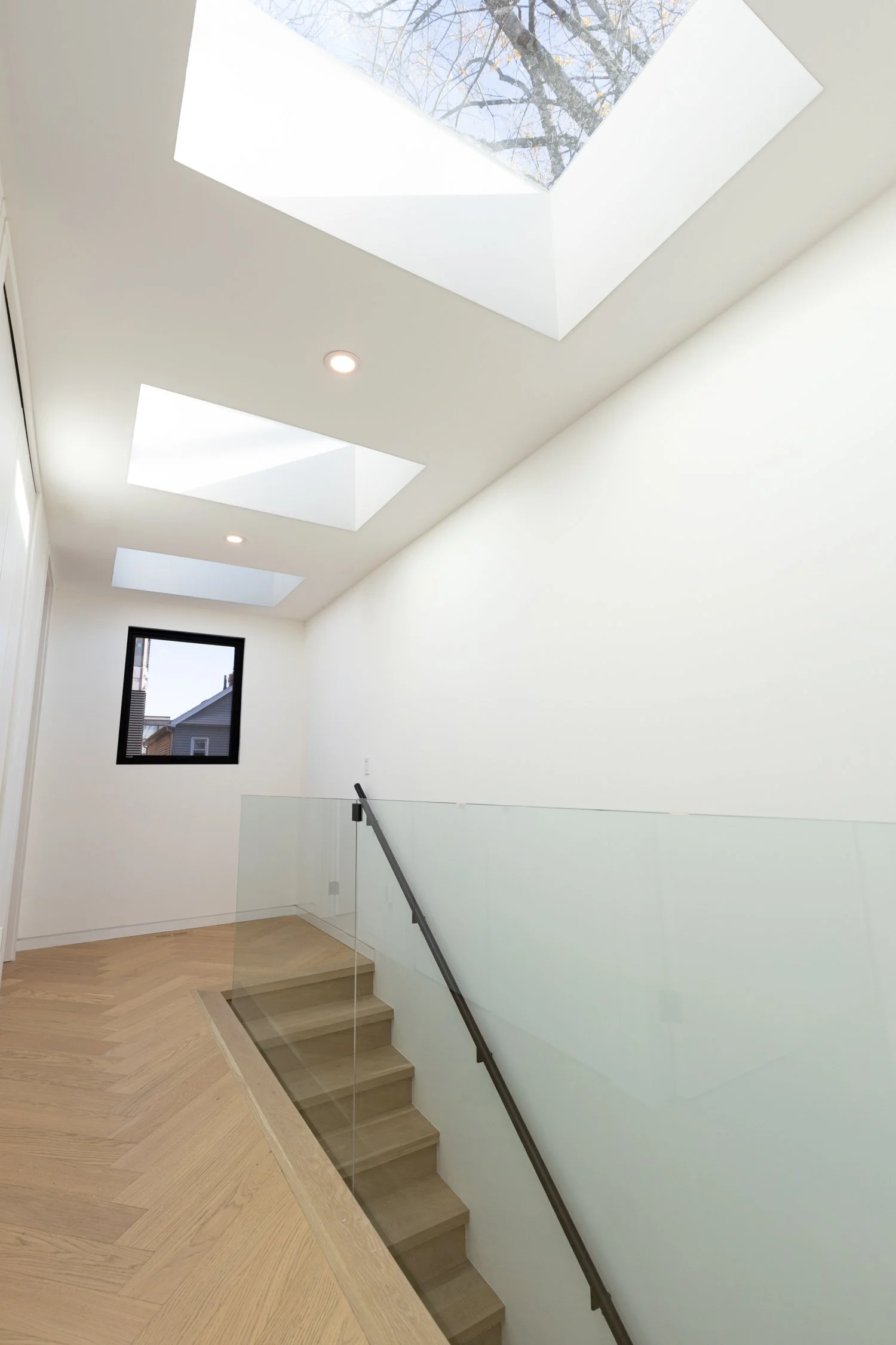 60 Jones ave - Upstairs hall 4.jpg