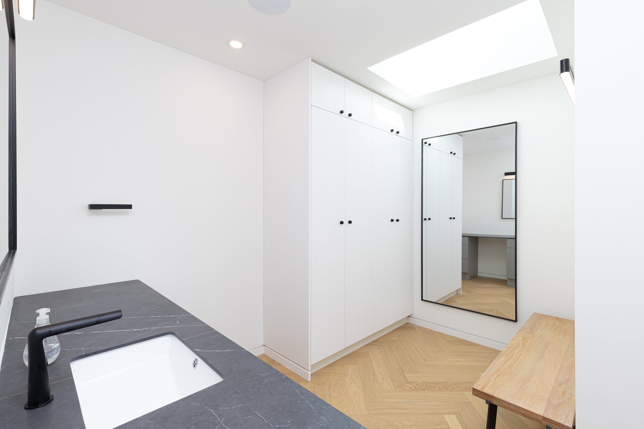 60 Jones ave - Dressing Room 2.jpg