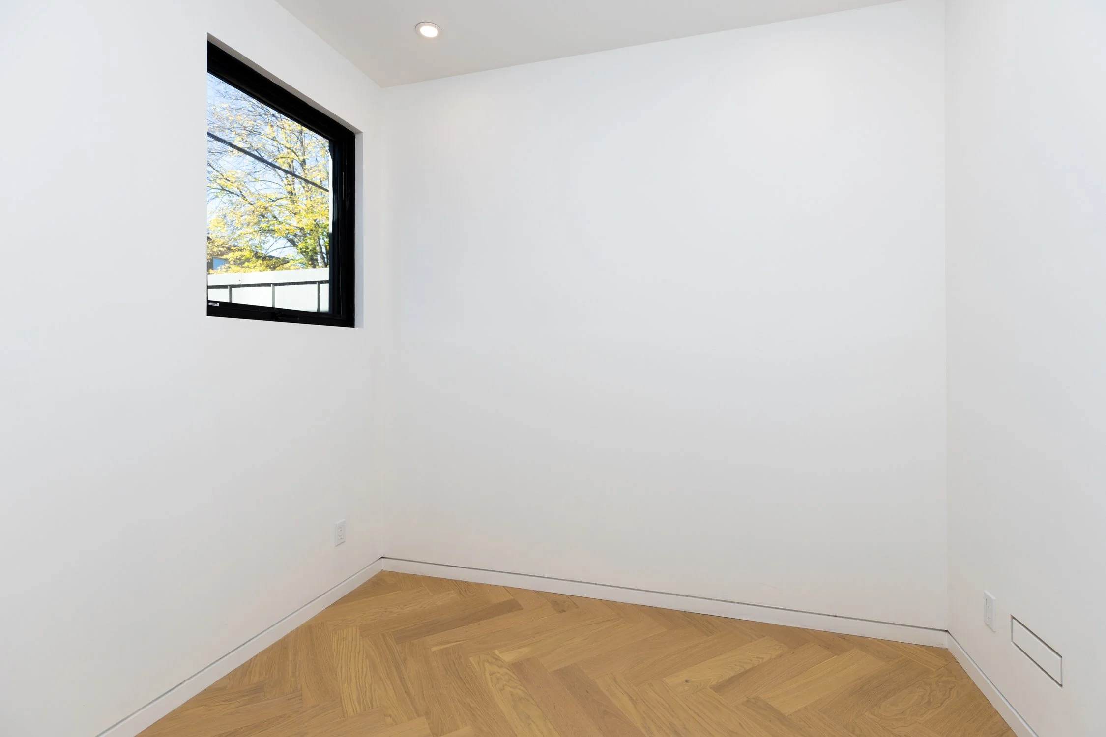 60 Jones ave - Office 1.jpg