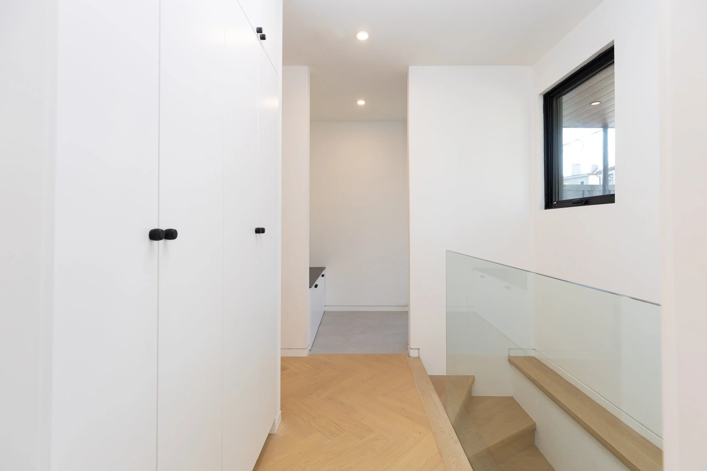 60 Jones ave - Main hallway 2.jpg
