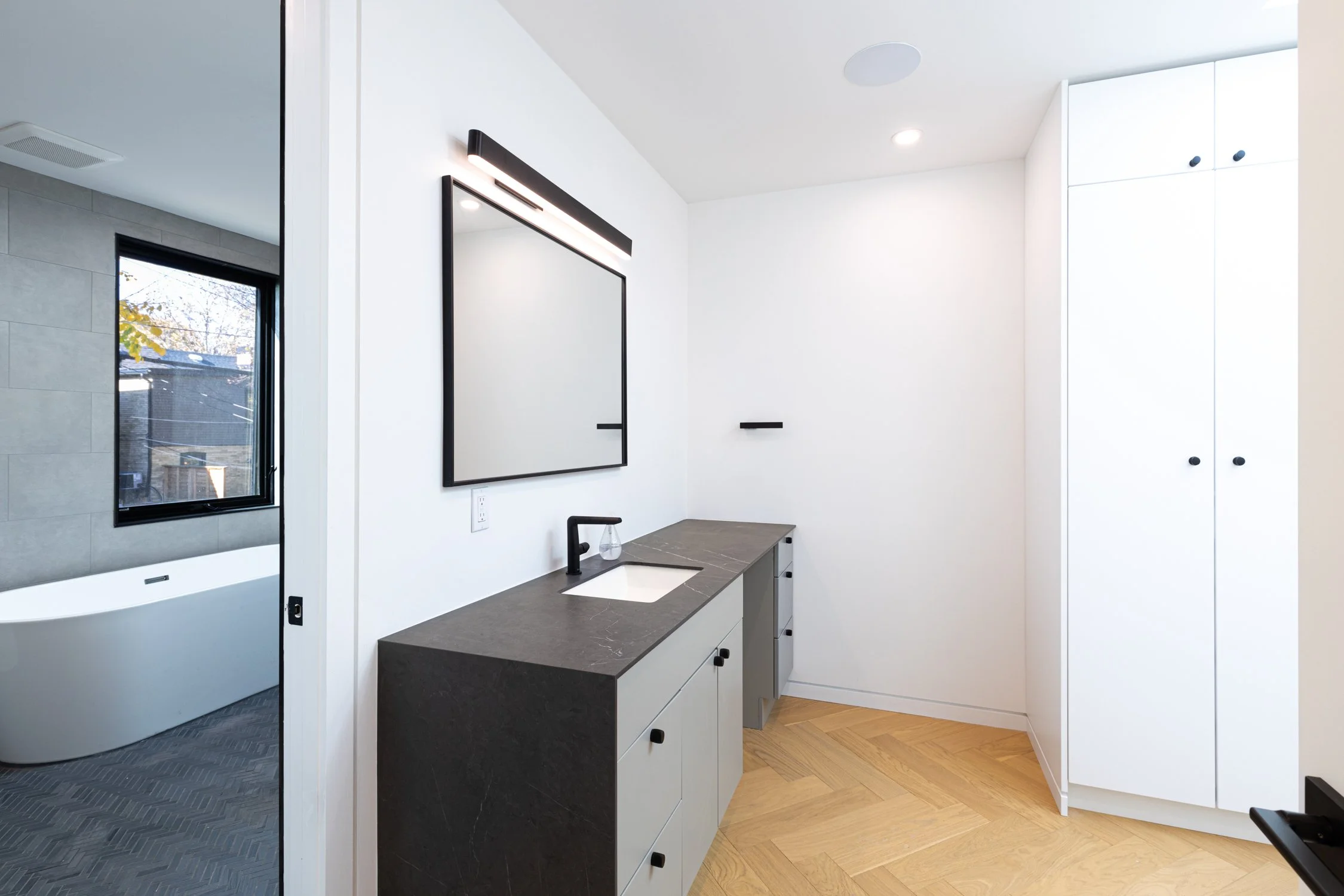 60 Jones ave - Principal En Suite.jpg