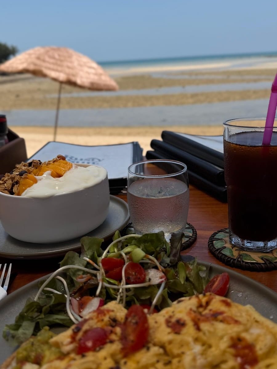 GOOD FOOD WITH A VIEW
There&lsquo;s almost nothing better than good food with a view. And if it&lsquo;s thai and/or healthy - even better 😍

Do you agree?

#thaifood #healthyfood #protein #fitnesstravel