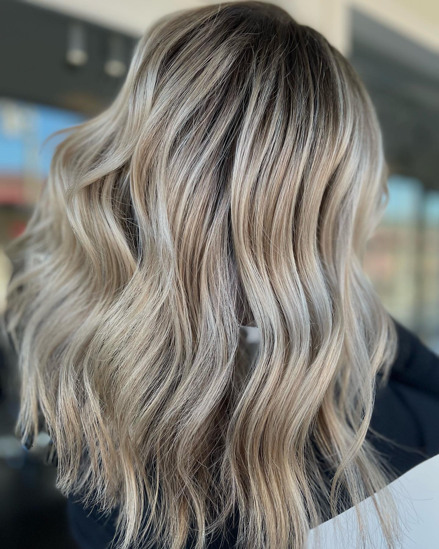 Another day, another melted Blonde 🤍 

This warm day has me sooo ready to brighten everyone up for spring! 

Swipe for before 📸

#CTHairArtist #CtBlonde ##Ctlivedinhair ##CtDimensionalcolor #Verb 
@lisamariehairco_ct