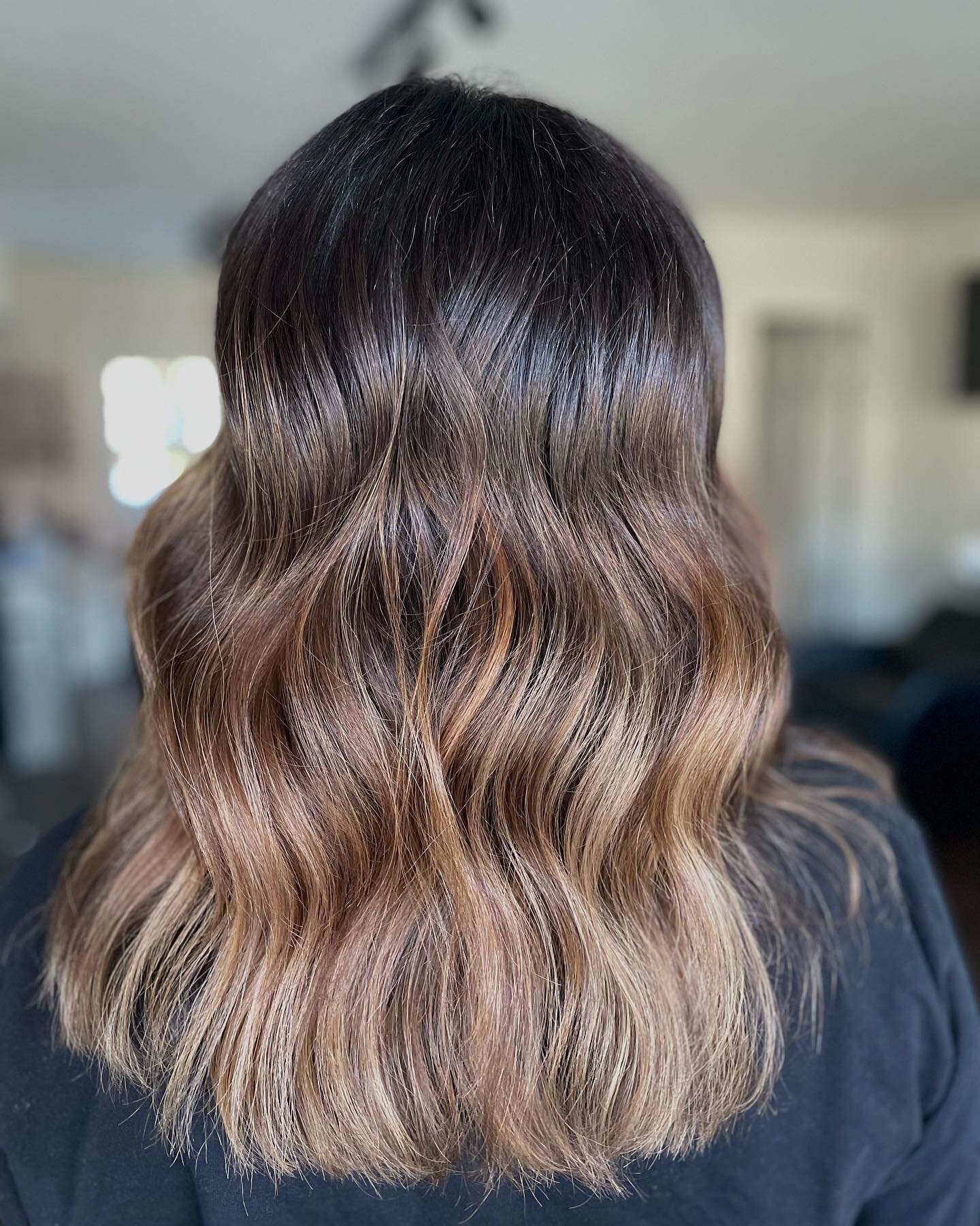 A little spring upgrade!
Kinda digging the soft ombr&eacute; vibes🤭

Swipe for before📸
#CThair #cthairsalon #ctdimensionalcolor #colormelt #ctlivedincolor