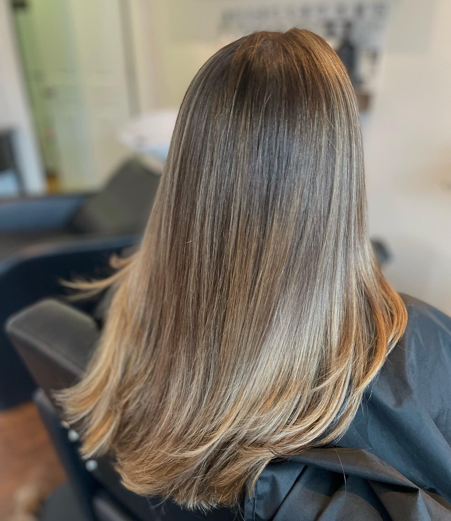 From grown out Covid hair to soft, bright and blended! 

@moroccanoilpro gets the job DONE ☑️ 

#ctdimensionalblonde #ctlivedincolor #colorspecialist #Blonde #livedin #moroccanoil #verb #springhair