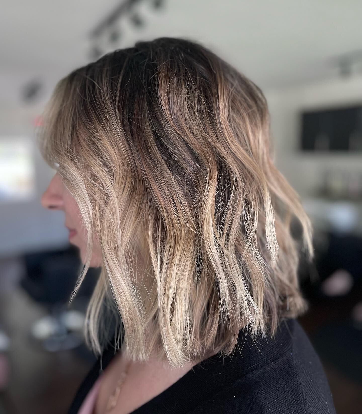It was time for a big change! Perfect start to the summer transition! 
&bull;
Swipe for before 📸
&bull;
#texturedbob #Lob #CtHairartist #farmingtonvalleyhair #CtLivedincolor
