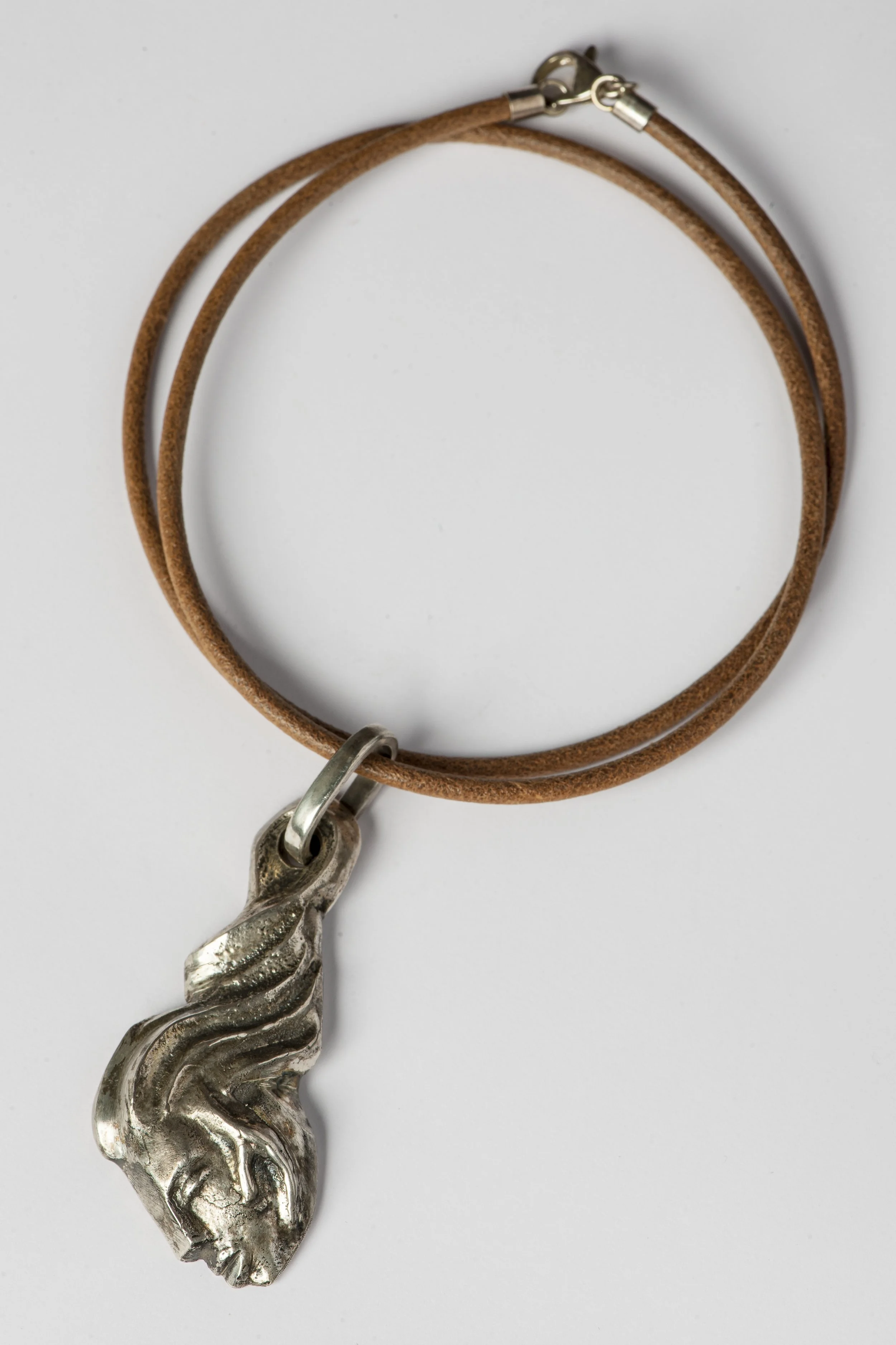 Pendaglio in Argento e Cuoio Edizione Limitata