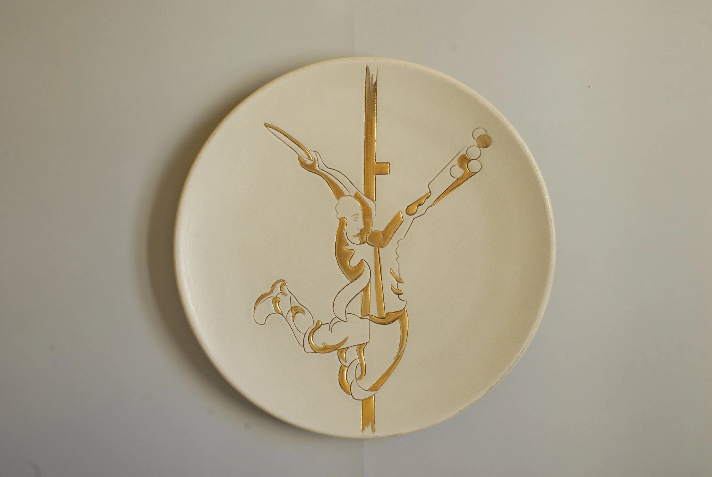 Piatto Artistico 'Lancio di Palla' in Maiolica